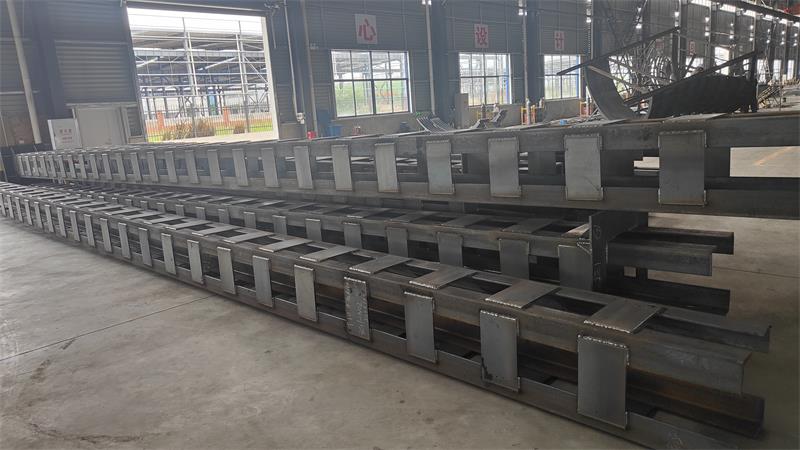 中鐵上海工程局集團(tuán)有限第一機(jī)械化施工分公司陸軍指揮學(xué)院龍盤(pán)錦城安置房項(xiàng)目
